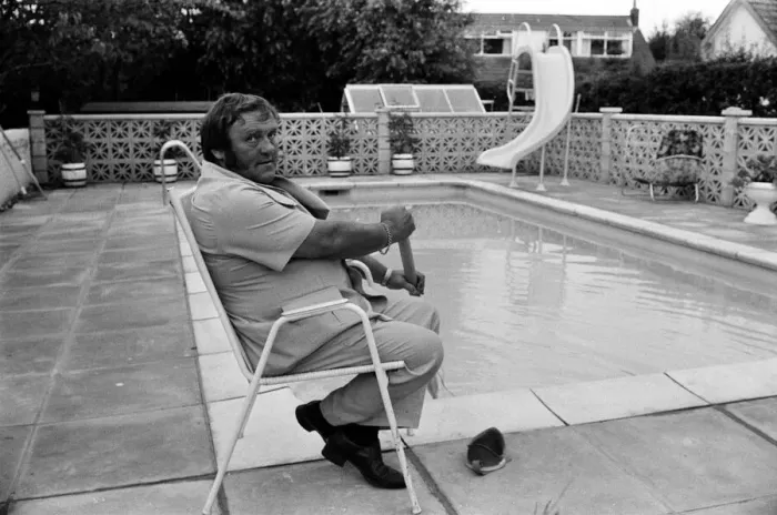 Framed Print : Les Dawson at his home near Blackpool, Lancashire. August 1977