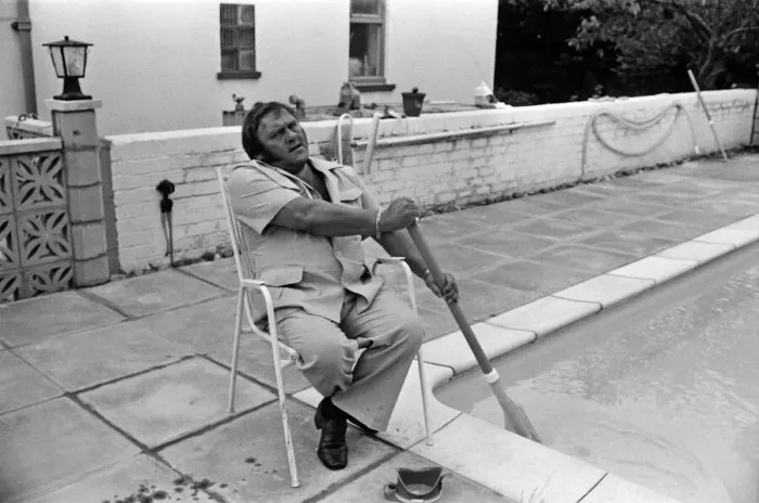 Framed Print : Les Dawson at his home near Blackpool, Lancashire. August 1977 Framed Print : Les Dawson at his home near Blackpool, Lancashire. August 1977