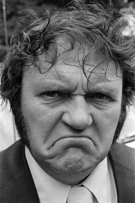 Framed Print : Les Dawson near his home at home at Lytham St Annes, Lancashire. 6th October 1972 Framed Print : Les Dawson near his home at home at Lytham St Annes, Lancashire. 6th October 1972