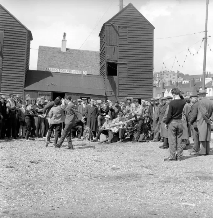 Framed Print : Les Hobeaux Skiffle group seen here performing on the sea front a Hastings. May 1957