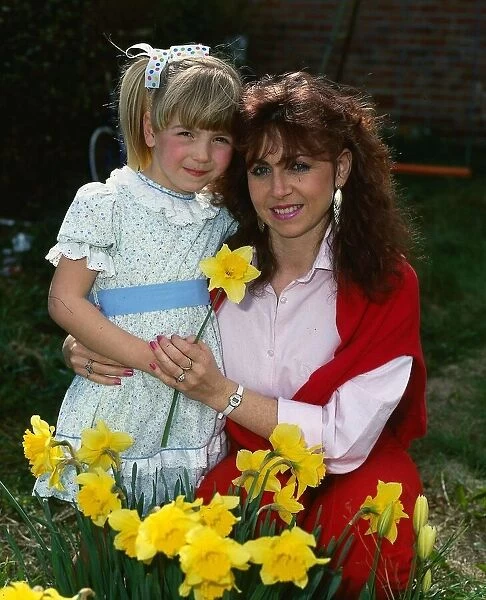 Lesley St John actress May 1986 with daughter Nicola in Newcastle