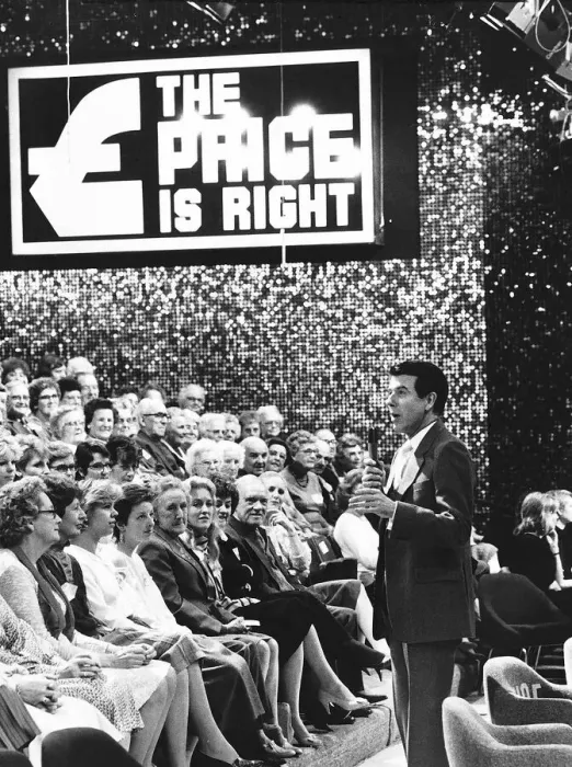 Framed Print : Leslie Crowther actor and TV presenter hosting the game show The Price is Right Framed Print : Leslie Crowther actor and TV presenter hosting the game show The Price is Right