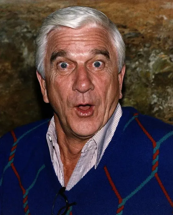 Framed Print : Leslie Nielsen, Canadian actor and comedian, pictured Thursday 24th May 1990 Framed Print : Leslie Nielsen, Canadian actor and comedian, pictured Thursday 24th May 1990