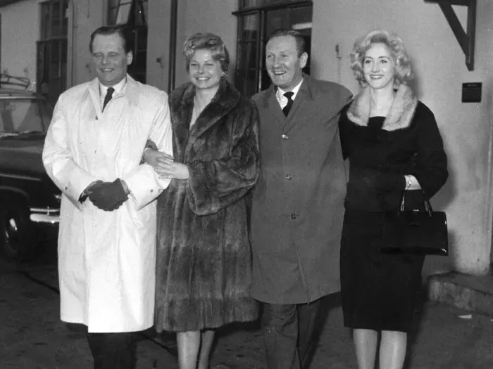 Framed Print : Leslie Phillips with Albert Lieven, Mary Peach and Liz Fraser at London Airport on way to Framed Print : Leslie Phillips with Albert Lieven, Mary Peach and Liz Fraser at London Airport on way to