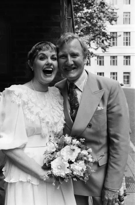 Framed Print : Leslie Phillips marries Angela Scoular at the Queens Chapel of the Savoy Framed Print : Leslie Phillips marries Angela Scoular at the Queens Chapel of the Savoy