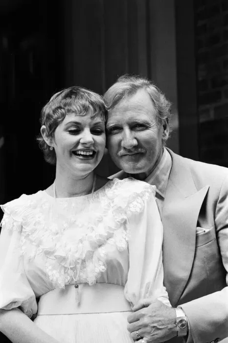 Framed Print : Leslie Phillips marries Angela Scoular at the Queens Chapel of the Savoy Framed Print : Leslie Phillips marries Angela Scoular at the Queens Chapel of the Savoy