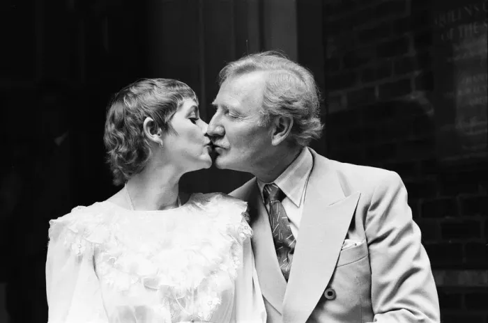 Framed Print : Leslie Phillips marries Angela Scoular at the Queens Chapel of the Savoy Framed Print : Leslie Phillips marries Angela Scoular at the Queens Chapel of the Savoy