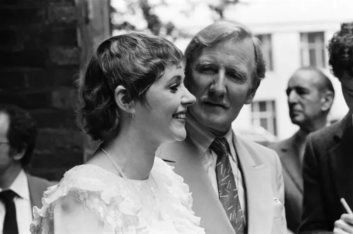 Framed Print : Leslie Phillips marries Angela Scoular at the Queens Chapel of the Savoy Framed Print : Leslie Phillips marries Angela Scoular at the Queens Chapel of the Savoy
