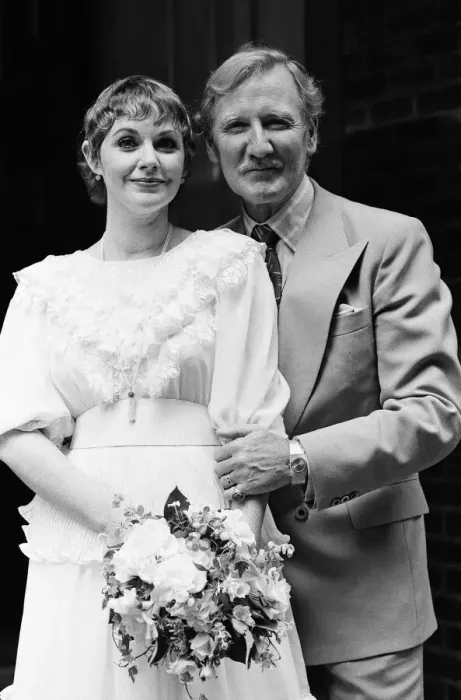 Framed Print : Leslie Phillips marries Angela Scoular at the Queens Chapel of the Savoy Framed Print : Leslie Phillips marries Angela Scoular at the Queens Chapel of the Savoy