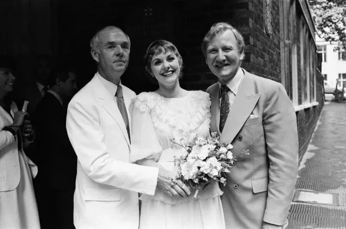 Framed Print : Leslie Phillips marries Angela Scoular at the Queens Chapel of the Savoy Framed Print : Leslie Phillips marries Angela Scoular at the Queens Chapel of the Savoy