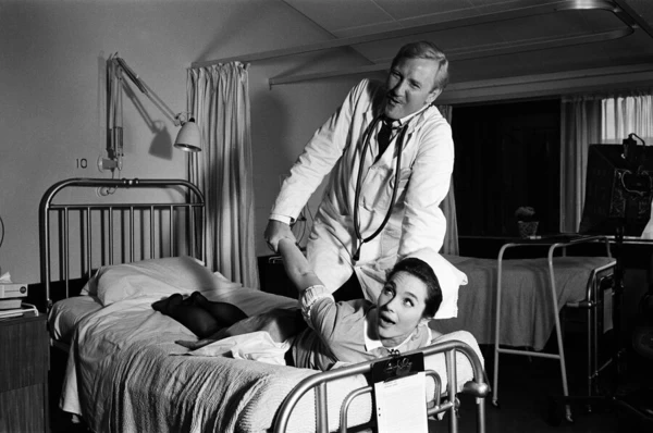 Leslie Phillips and Shirley Anne Field on the set of 'Doctor in Clover'