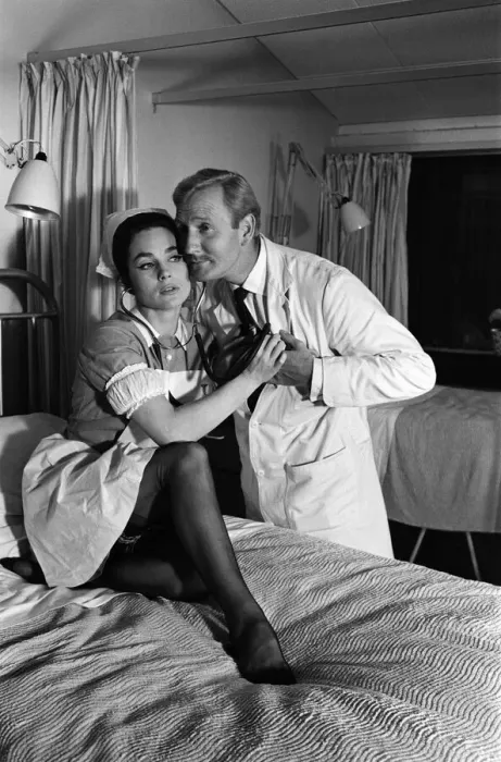 Framed Print : Leslie Phillips and Shirley Anne Field on the set of Doctor in Clover Framed Print : Leslie Phillips and Shirley Anne Field on the set of Doctor in Clover
