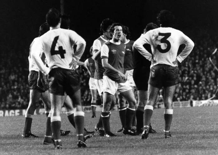 Framed Print : Liam Brady Arsenal shouts at Hajuk Split man Muzinic 1978 after being sent off Framed Print : Liam Brady Arsenal shouts at Hajuk Split man Muzinic 1978 after being sent off