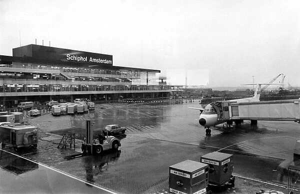 Lib - Schiphol Airport, Amsterdam, Netherlands. 12  /  11  /  1985