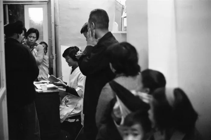 Framed Print : Life in 1960s Colonial Hong Kong, with a rapidly growing population of more than 4 Framed Print : Life in 1960s Colonial Hong Kong, with a rapidly growing population of more than 4