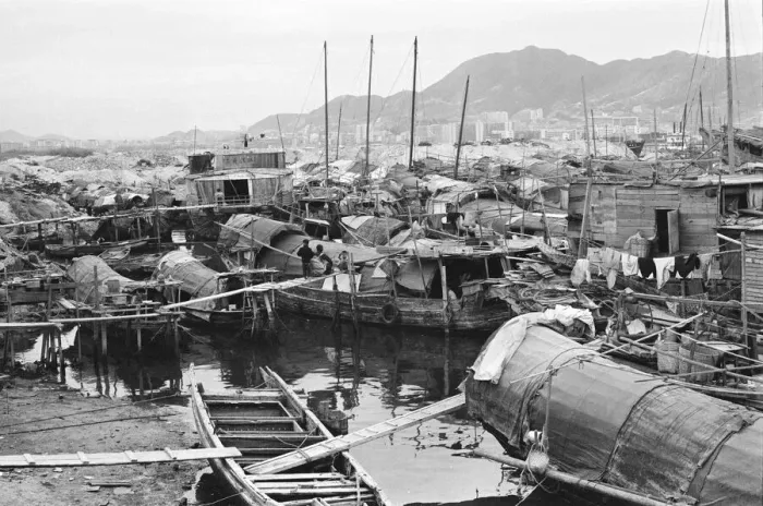 Framed Print : Life in 1960s Colonial Hong Kong, with a rapidly growing population of more than 4 Framed Print : Life in 1960s Colonial Hong Kong, with a rapidly growing population of more than 4