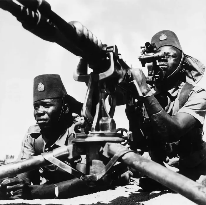Framed Print : Light machine gun crew from Belgian Congo undergoing intensive training at Port Tewfik Framed Print : Light machine gun crew from Belgian Congo undergoing intensive training at Port Tewfik
