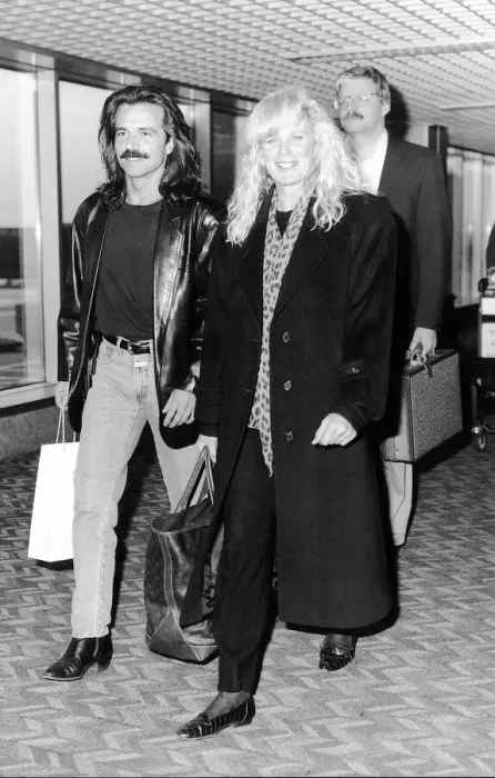 Framed Print : Linda Evans Actress TV Soap'Dynasty'with boyfriend film producer Yanni Framed Print : Linda Evans Actress TV Soap'Dynasty'with boyfriend film producer Yanni