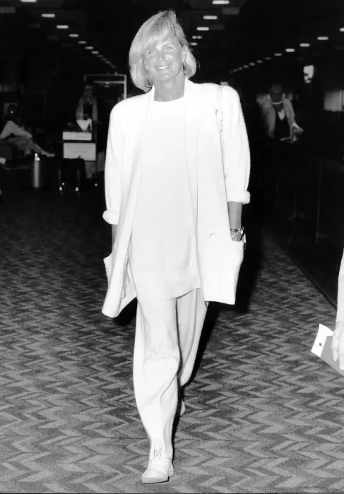Framed Print : Linda Evans American Actress walking through the departure lounge at Heathrow Airport