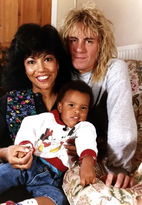 Framed Print : Linda Lewis with boyfriend Saul and son Jesse - October 1989