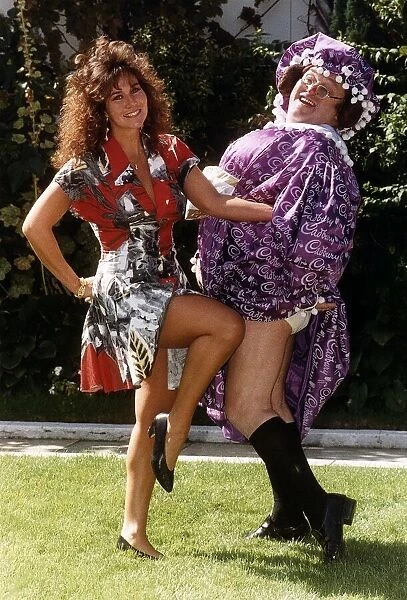 Linda Lusardi Model dancing with Les Dawson