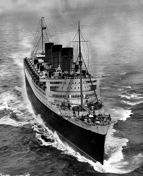 The liner ship Queen Mary at full speed November 1954
