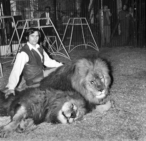 Lion trainer Richard Collins. January 1975 75-00162-002