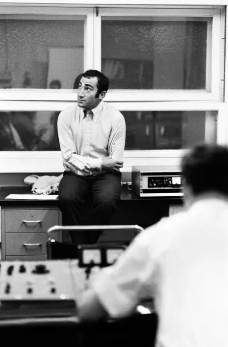 Framed Print : Lionel Bart at the EMI studios in St Johns Wood recording Maggie May. 9th August 1964