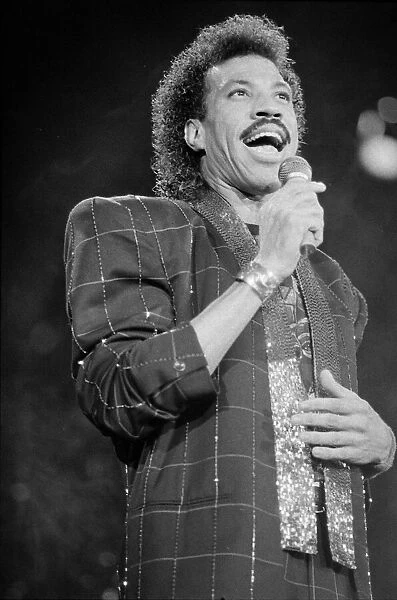Lionel Ritchie in Concert 6th May 1987. 87  /  2322