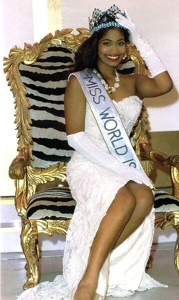 Lisa Hanna, Miss Jamaica, celebrates after being named Miss World 1993 following