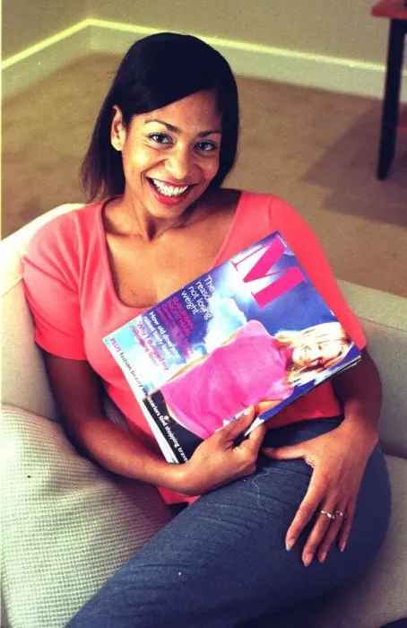 Framed Print : Lisa I Anson October 1999 TV Presenter with the new Mirror M supplement Framed Print : Lisa I Anson October 1999 TV Presenter with the new Mirror M supplement