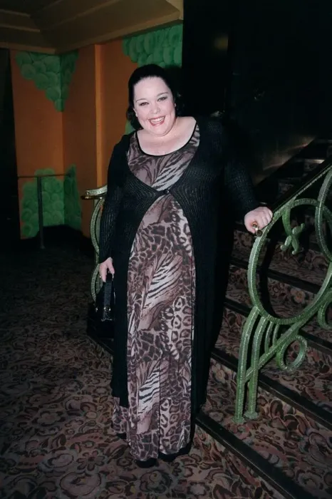 Framed Print : Lisa Riley Actress October 98 Emmerdale Farm actress arriving at the Savoy Theatre