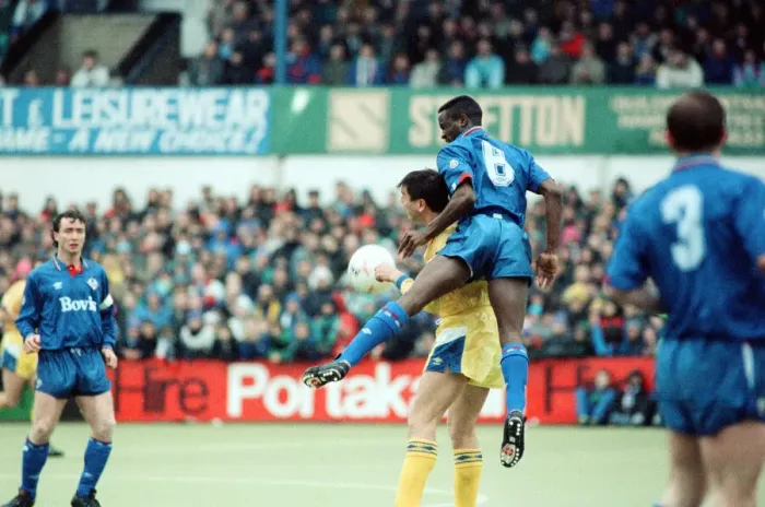 Framed Print : Littlewoods Cup. Oldham Athletic 2-2 Everton 17th February 1990 Framed Print : Littlewoods Cup. Oldham Athletic 2-2 Everton 17th February 1990