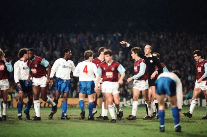 Framed Print : Littlewoods Cup replay. West Ham 3 v Oldham Athletic 0. 7th March 1990 Framed Print : Littlewoods Cup replay. West Ham 3 v Oldham Athletic 0. 7th March 1990