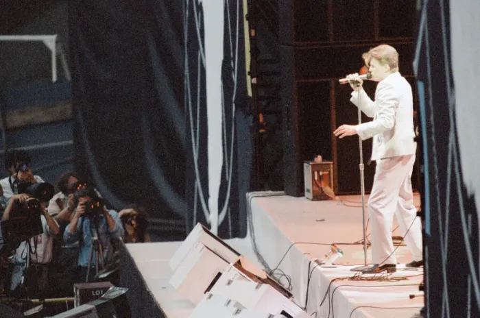 Framed Print : Live Aid concert held at Wembley Stadium, London to raise funds for relief of the ongoing Framed Print : Live Aid concert held at Wembley Stadium, London to raise funds for relief of the ongoing