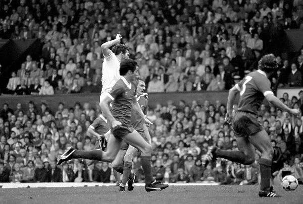Liverpool 0 v. Aston Villa 0. Division one football September 1981 MF03-15-024