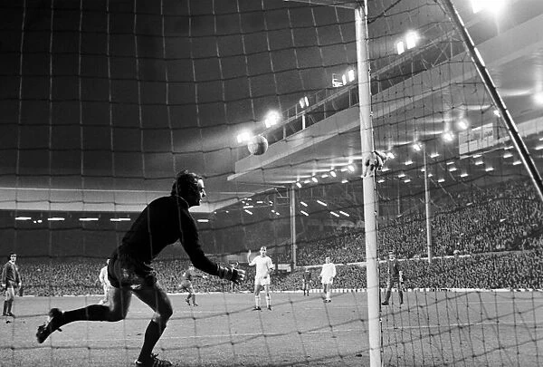 Liverpool (2) v. Servette (0). European Cup Winners Cup. September 1971 71-12067-030
