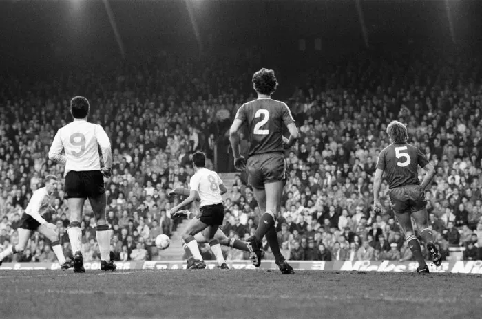 Framed Print : Liverpool 5-0 Nottingham Forest, league match at Anfield, Wednesday 13th April 1988 Framed Print : Liverpool 5-0 Nottingham Forest, league match at Anfield, Wednesday 13th April 1988