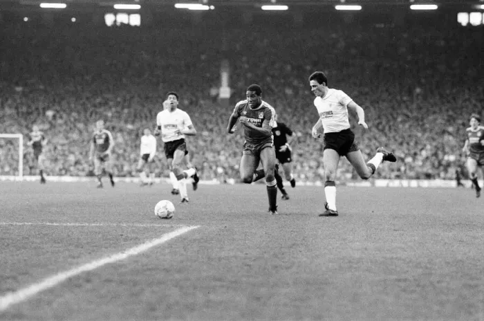 Framed Print : Liverpool 5-0 Nottingham Forest, league match at Anfield, Wednesday 13th April 1988 Framed Print : Liverpool 5-0 Nottingham Forest, league match at Anfield, Wednesday 13th April 1988