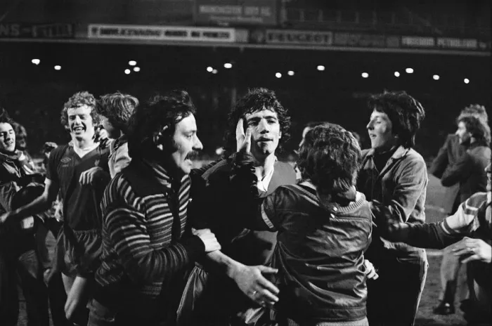 Framed Print : Liverpool celebrate their 3-0 FA Cup Semi Final replay victory over Merseyside rivals Framed Print : Liverpool celebrate their 3-0 FA Cup Semi Final replay victory over Merseyside rivals