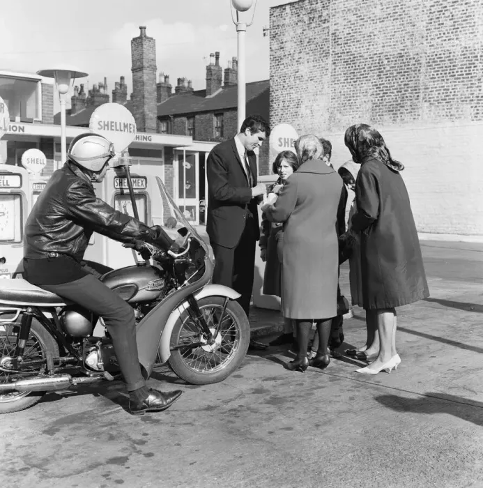 Framed Print : Liverpool centre half and captain Ron Yeats takes over a garage in High Street, Wavertree