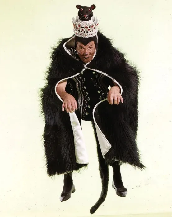 Framed Print : Former Liverpool councillor Derek Hatton dressed as King Rat before appearing in Framed Print : Former Liverpool councillor Derek Hatton dressed as King Rat before appearing in