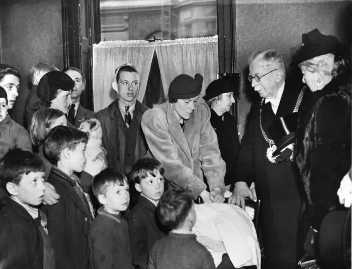 Framed Print : A Liverpool family receive clothing during World War Two