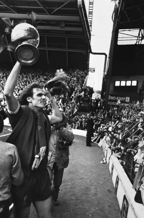 Framed Print : Liverpool Football team celebrate winning the League title after defeating Aston Villa Framed Print : Liverpool Football team celebrate winning the League title after defeating Aston Villa