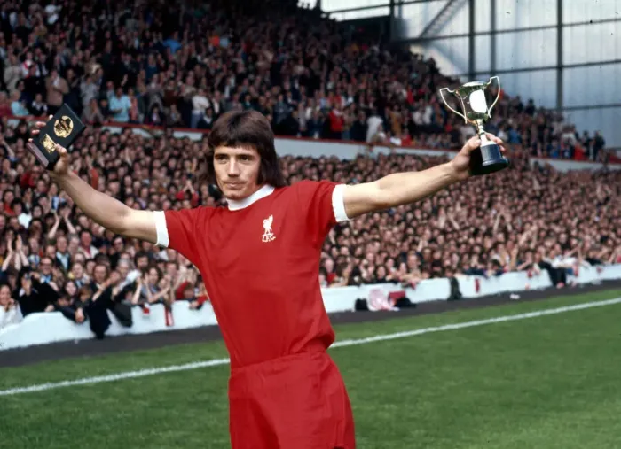 Framed Print : Liverpool footballer Kevin Keegan shows off his Best Youngster of the Year Award before a