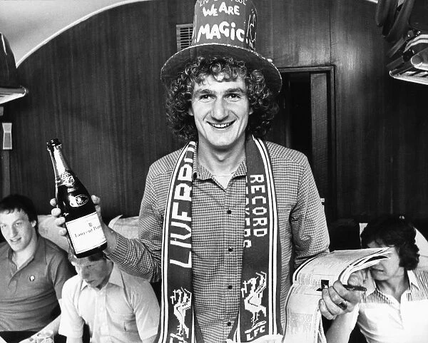 Liverpool footballer Phil Thomspon wearing top hart and club scarf