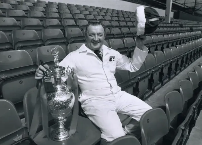 Framed Print : Liverpool manager Bob Paisley with the league champioship cup 1982 Overalls Framed Print : Liverpool manager Bob Paisley with the league champioship cup 1982 Overalls
