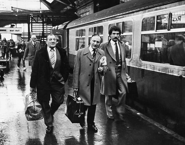 Liverpool manager Bob paisley (left) and chairman John Smith (centre