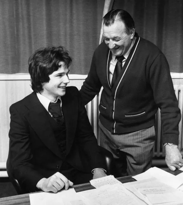 Framed Print : Liverpool manager Bob Paisley looks on as new defender Alan Hansen officially signs for Framed Print : Liverpool manager Bob Paisley looks on as new defender Alan Hansen officially signs for