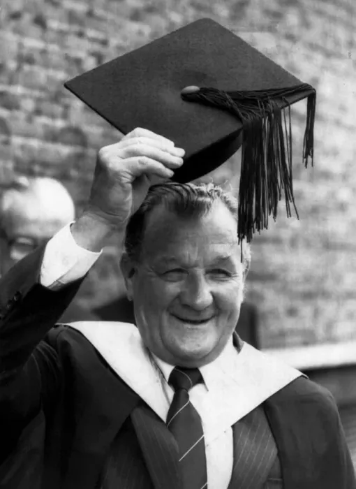 Framed Print : Former Liverpool manager Bob Paisley raises his mortar board after being made an honorary Framed Print : Former Liverpool manager Bob Paisley raises his mortar board after being made an honorary